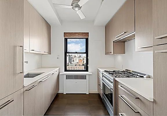 3rd image of 196 E 75th St APT 21A