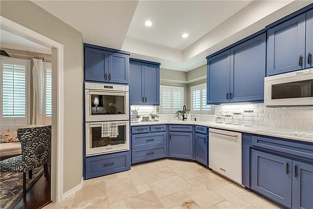 1st image of 2403 Crestview Dr