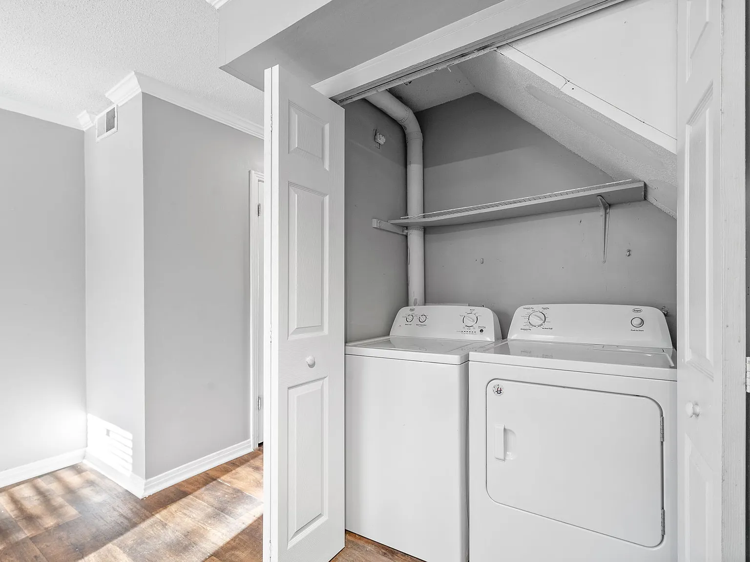 2 bed, 1.5 bath, 1000 sqft, $925 — Photo 4