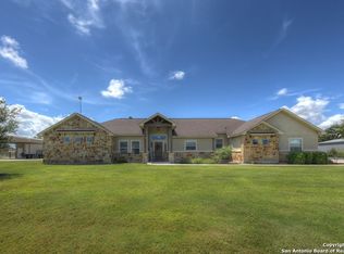 364 Abrego Lake Dr, Floresville, TX 78114
