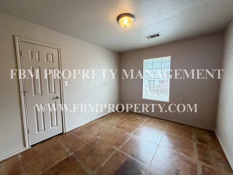 212 W Lamar St — Photo 9