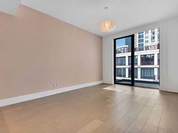 3rd image of 2218 Jackson Ave Unit Penthouse 6