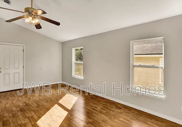 8518 Maple St — Photo 5