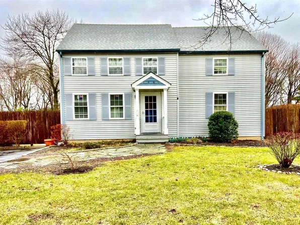 1480 Cedarfields Dr, Greenport, NY 11944