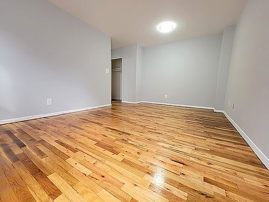 1st image of 944 Bronx Park S #5B