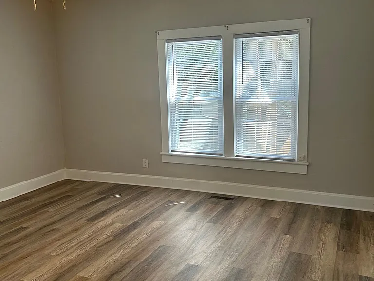240 E New Hampshire Ave — Photo 8