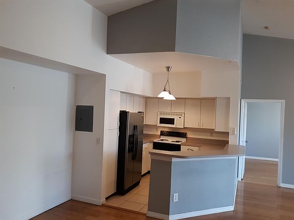 Dinning to Kitchen area