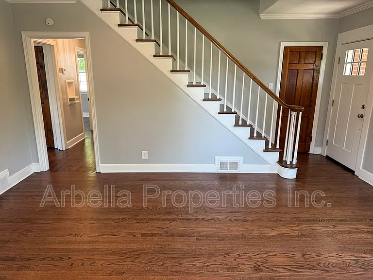 1437 Valley St — Photo 4