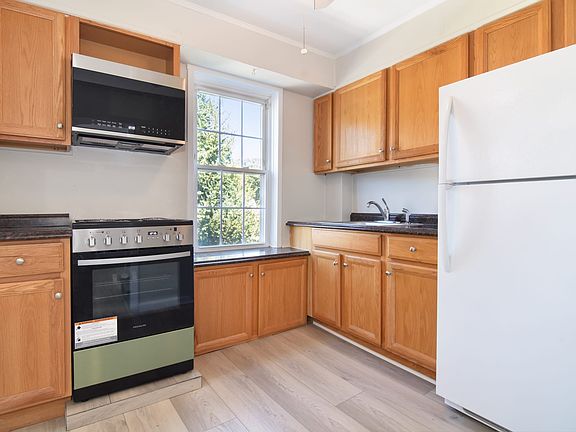 5th image of 57 Sterling Ave Floor 2