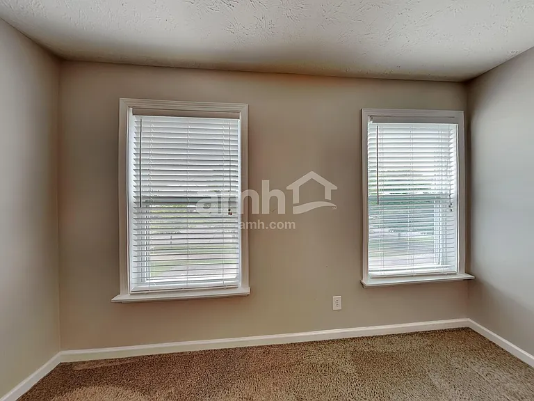 2364 Blackthorn Dr — Photo 12