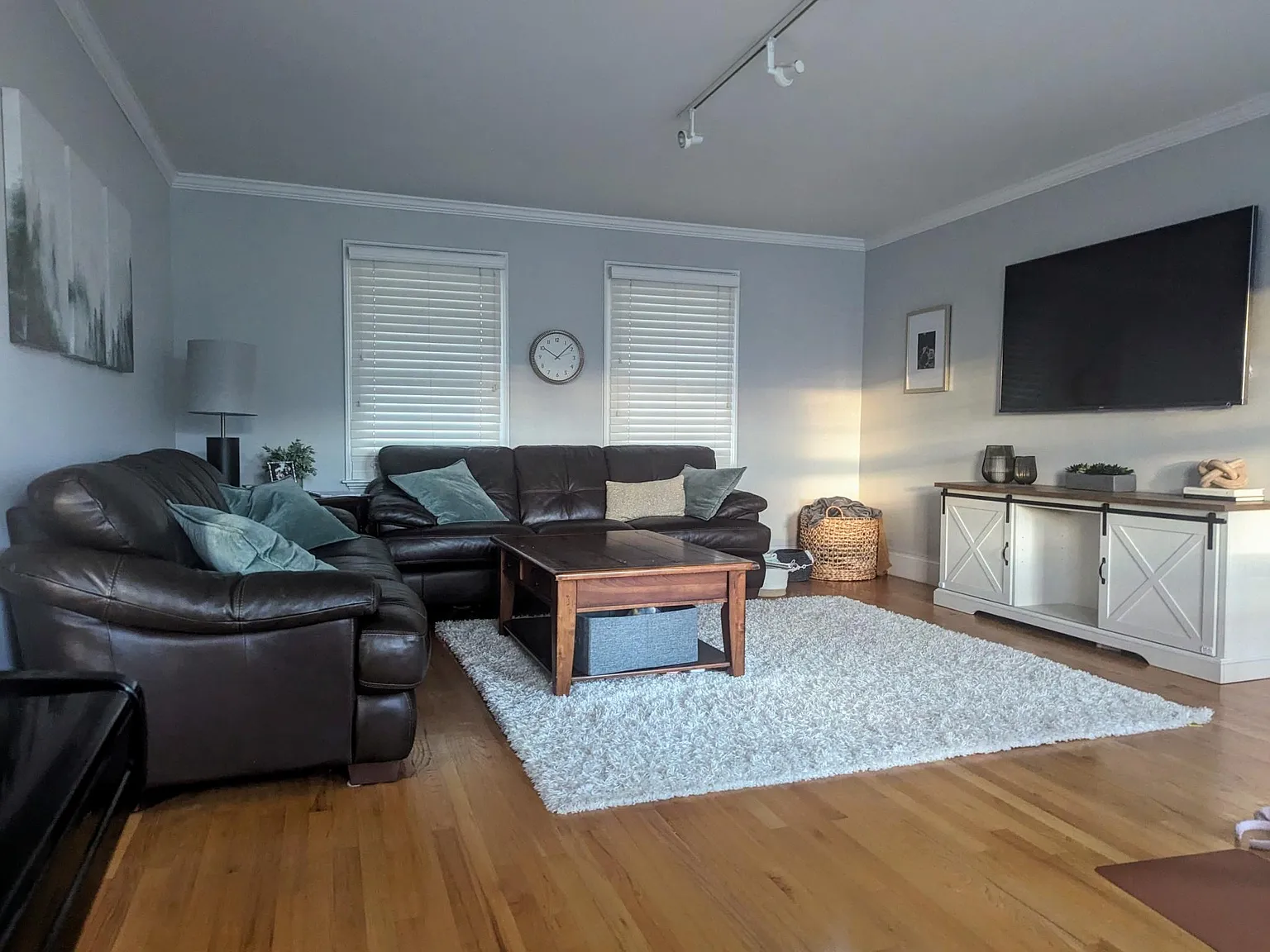 3 bed, 2.5 bath, 2268 sqft, $5,900 — Photo 3