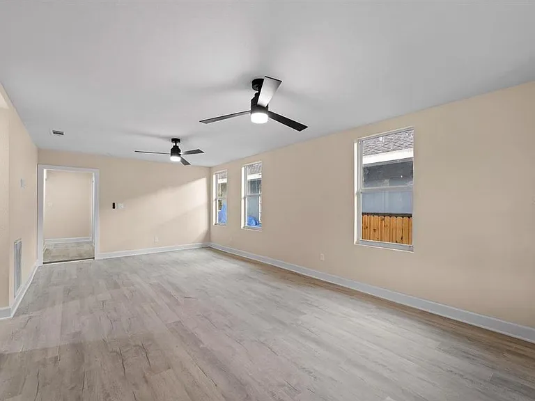 2825 N Taliaferro Ave — Photo 6