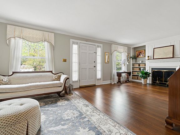 5th image of 272 Jefferson Ave