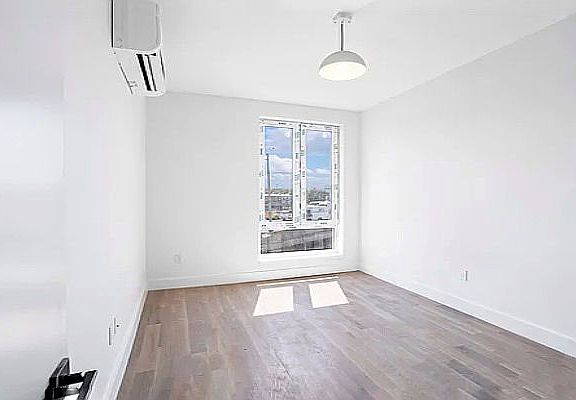 4th image of 141 Frost St APT 2L