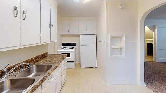 Studio, 1.0 bath, $715 — Photo 2