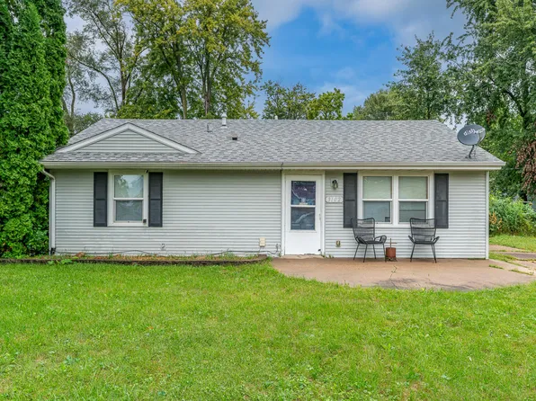 3102 W 68th St, Davenport, IA 52806