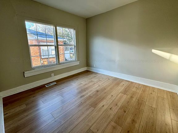 4th image of 1532 Bay Ave SW