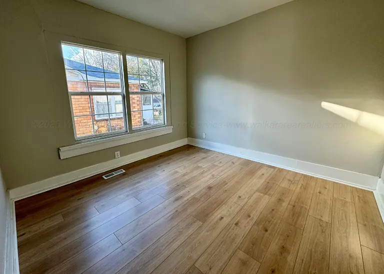 1532 Bay Ave SW — Photo 4