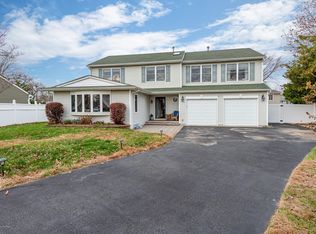 109 Venus Ln, Toms River, NJ 08753