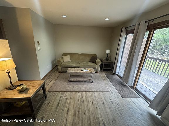4th image of 41 Quads Way #41