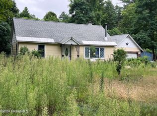 428 Fortsville Rd, Gansevoort, NY 12831