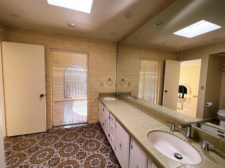 Main bathroom, double sinks.