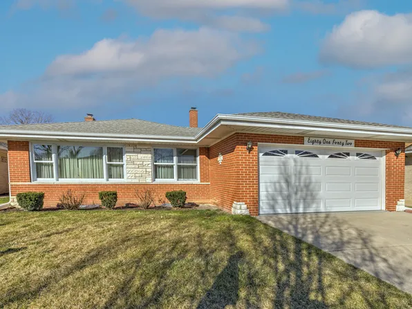 8142 N Field Dr, Niles, IL 60714