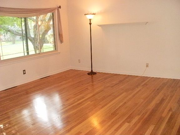 3rd image of 1151 Wood Ct