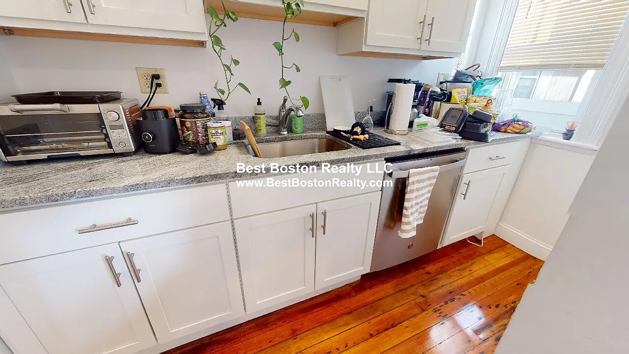 2 bed, 1.0 bath, 750 sqft, $3,400 — Photo 3