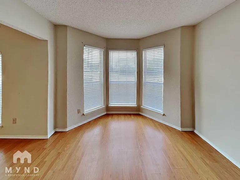3205 Meadowview Dr — Photo 7