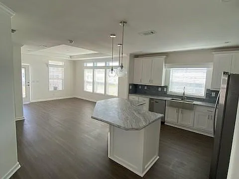 3 bed, 2.0 bath, 1356 sqft, $1,599 — Photo 4