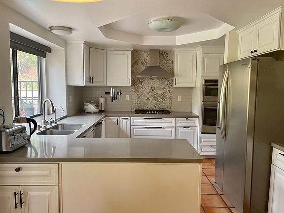 4th image of 2053 Surrey Ct