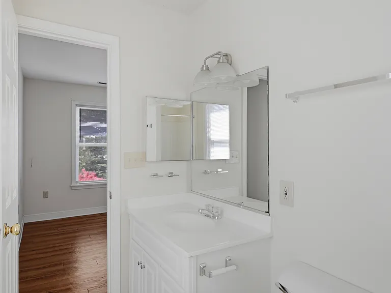 1706 W Moore St — Photo 28