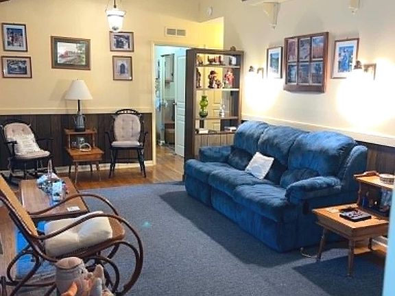 3rd image of 141 N 15th St