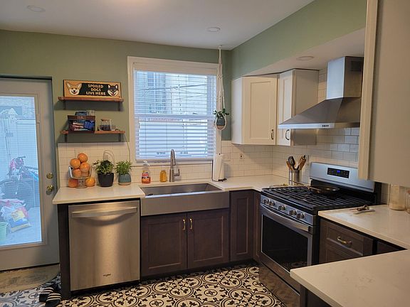 4th image of 2215 Kimball St
