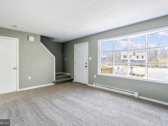 5th image of 127 Woodridge Ct