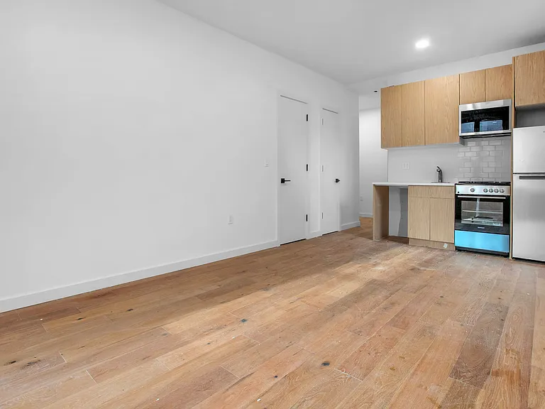 740 W End Ave #85X — Photo 1