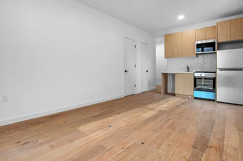 740 W End Ave Photo 1