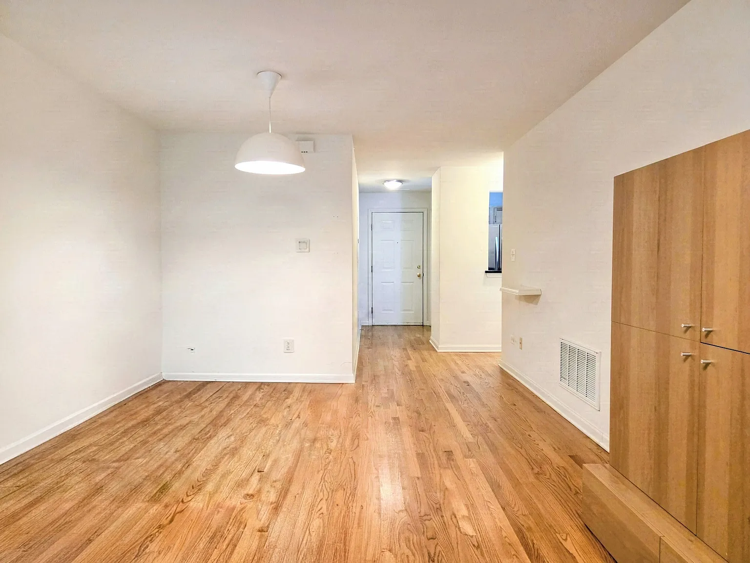 2 bed, 880 sqft, $2,000 — Photo 2