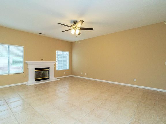 3rd image of 2545 E Hillview Ave