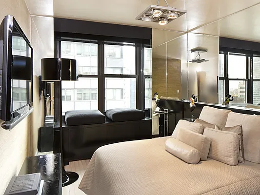 Sold by Sotheby's International Realty | media 6
