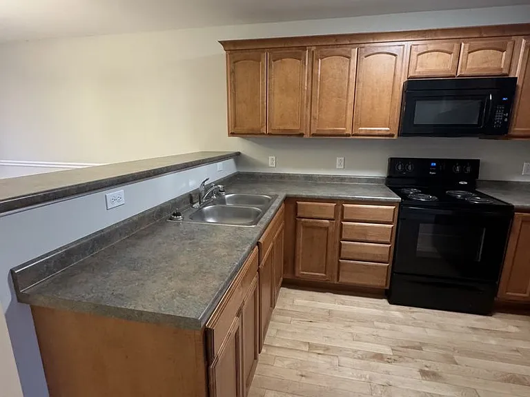 76 Sumner Ln #E — Photo 5