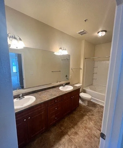 Clairmont at Hillandale — Photo 39