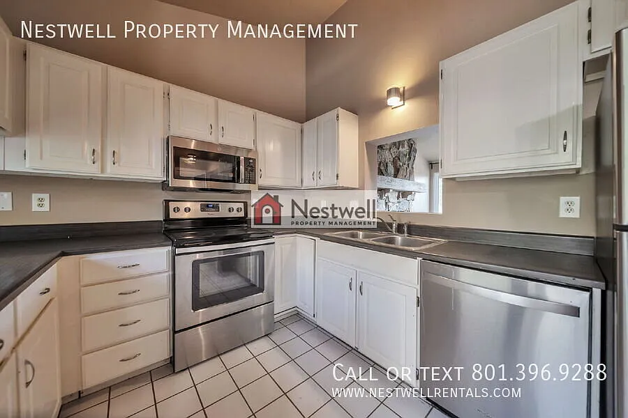 First months rent free!-Spacious 4-bed Duplex in Cottonwood Heights — Photo 3