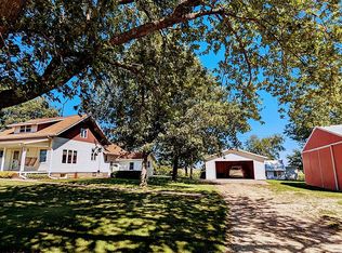 1197 Burr Oaks Rd, Springville, IA 52336