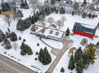 337 W Donges Bay Rd, Mequon, WI 53092