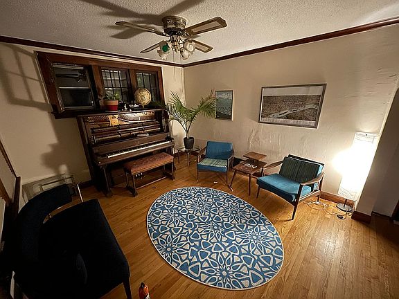 4th image of 317 Goodhue St