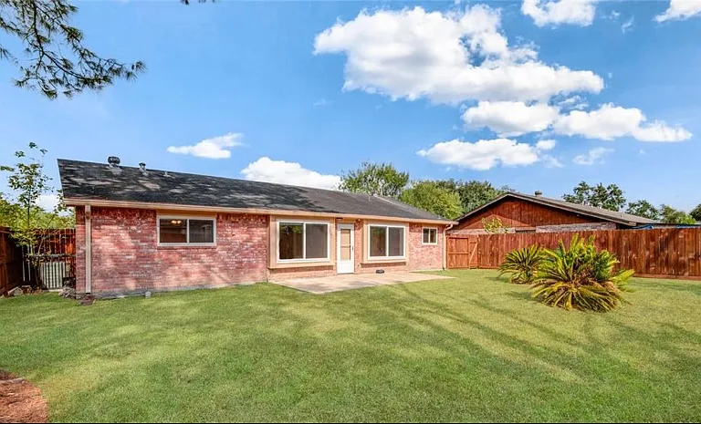 15811 Boonridge Rd — Photo 2