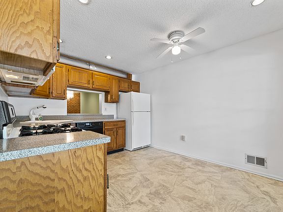 3rd image of 9 Drewes Ct