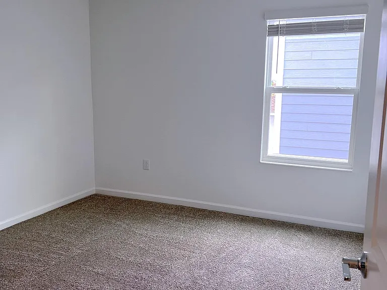 352 Loch Ct — Photo 27